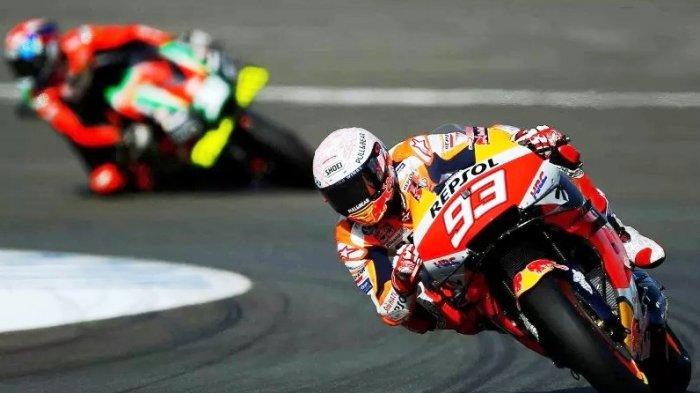 Pebalap Repsol Honda Marc Marquez memacu kecepatan motornya saat sesi latihan MotoGP Grand Prix Spanyol di Sirkuit de Jerez, Jerez, Spanyol, Sabtu, 18 Juli 2020.