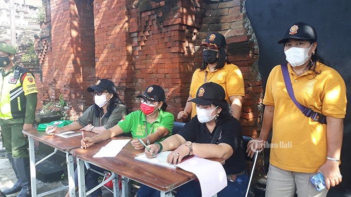 Pelaksanaan sidak prokes hari pertama PPKM mikro di Denpasar, Bali, Selasa 9 Februari 2021.