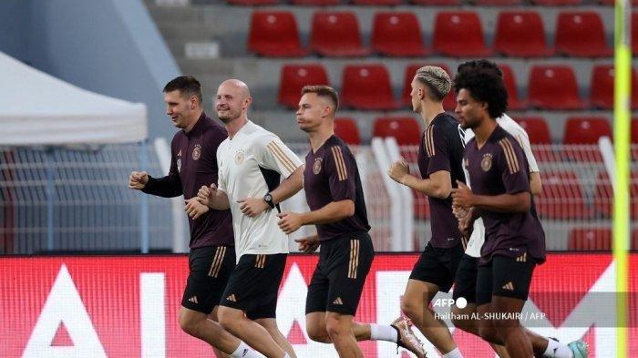Para pemain Jerman mengikuti sesi latihan di ibu kota Oman, Muscat, pada 15 November 2022