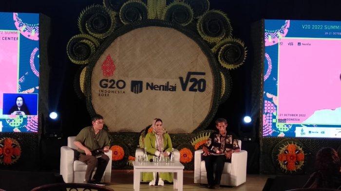 Pada hari pertama V20 Summit 2022, pada 20 Oktober 2022, di Green School, Sibang, acara dimulai dengan berbagai dialog dan aktivitas fisik terkait gaya hidup sehat, seni, dan transformasi berkelanjutan, hingga teknologi dan alam semesta yang dipandu oleh beberapa narasumber dan fasilitator ahli di bidangnya.