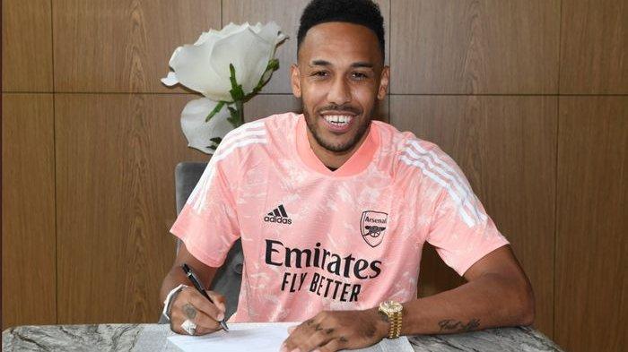 Pierre-Emerick Aubameyang resmi memperpanjang masa baktinya bersama Arsenal hingga akhir Juni 2023.