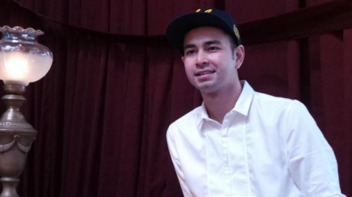 Raffi Ahmad pun dengan semangat mengatakan RANS Nusantara FC, baru saja menang 2-1 melawan Barito Putera. Namun lesu begitu mengatakan Persib Bandung vs RANS Nusantara FC sebentar lagi.