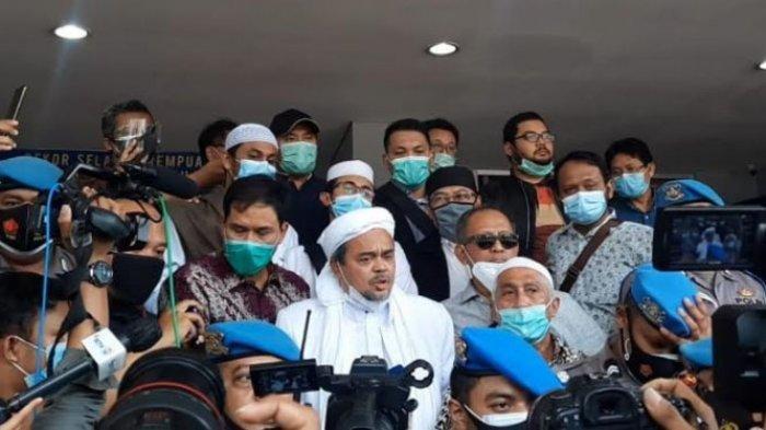 Habib Rizieq Shihab tiba di Polda Metro Jaya , Sabtu (12/12/2020).