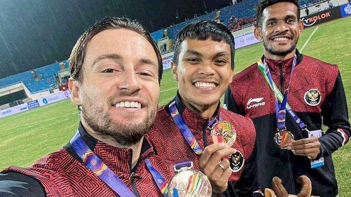 Robert Alberts memberikan libur untuk trio Persib Bandung yang memperkuat Tim Nasional Indonesia di Kualifikasi Piala Asia 2023, Marc Klok, Rahmat Irianto dan Ricky Kambuaya.