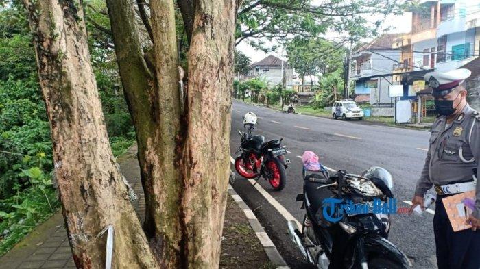 Polisi melakukan olah tkp pemotor mengalami kecelakaan tunggal dan meninggal di Jalan Bypass Soekarno, Minggu 4 September 2022. (ist).