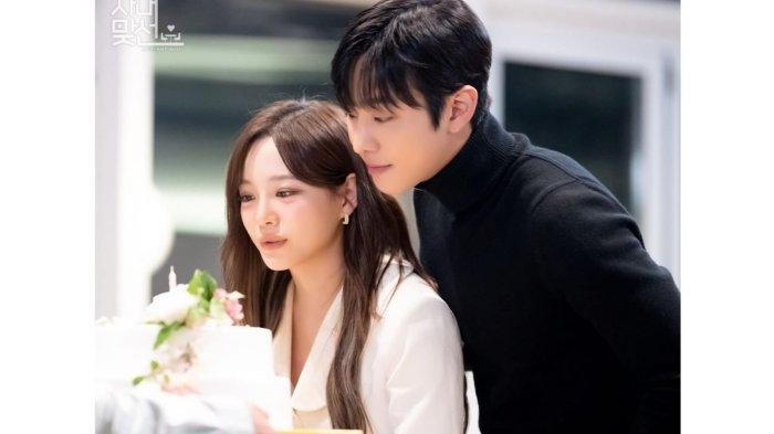 A Business Proposal (SBS) - Sinopsis Drama Korea A Business Proposal Episode 4, Sikap Tae Moo Membuat Ha Ri Berbunga-bunga