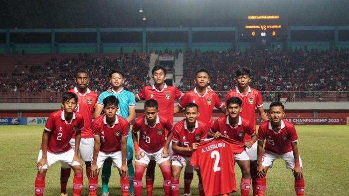 Skuad Timnas Indonesia U-16.
Berbeda dari Vietnam dengan skuad pincang, Timnas Indonesia U-16 kemungkinan besar akan tampil dengan skuad lengkap pada babak final Piala AFF U16 2022.
Timnas Indonesia U-16, asuhan Bima Sakti melangkah ke babak final Piala AFF U16 2022 seusai mengalahkan Myanmar 5-4 (1-1) via adu penalti.