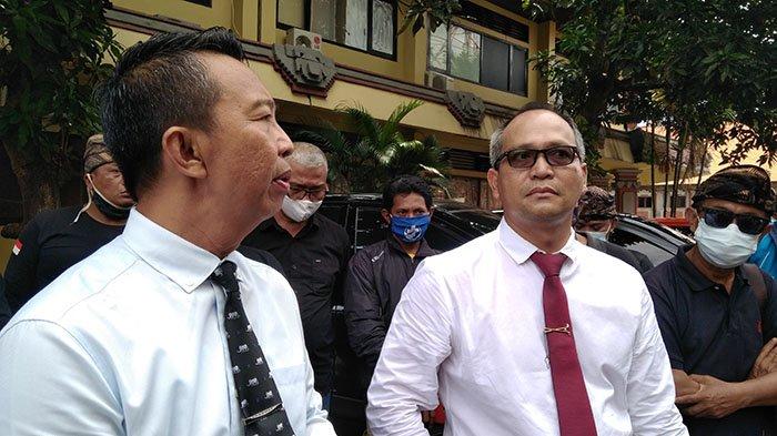 Tim Advokat Komponen Rakyat Bali, I Nengah Yasa Adi Susanto (kanan)