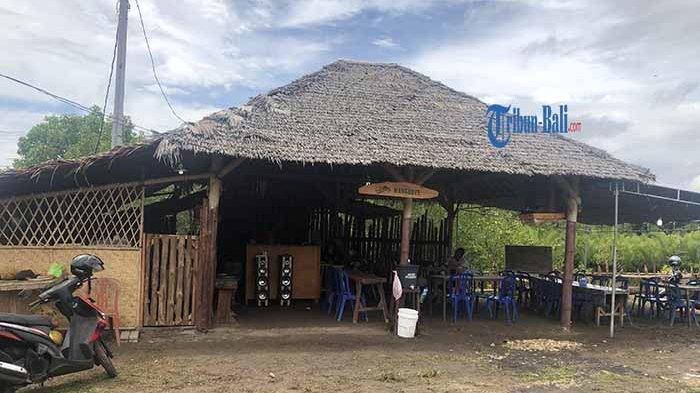 Warung hutan Mangrove Desa Budeng, yang letaknya di dekat seacorm mulai beroperasi dan dikelola oleh KTH Wana Merta Desa Budeng, Kamis (7/1/2021).