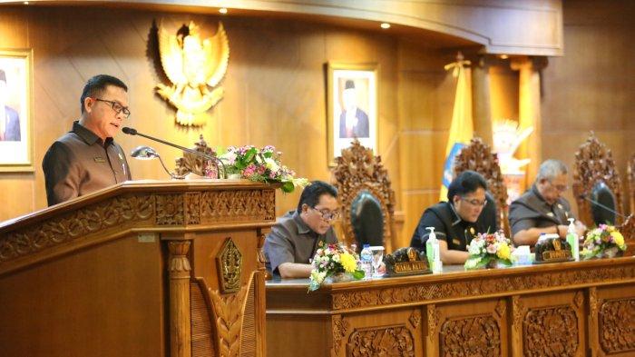 Made Wijaya saat membacakan PU Fraksi Badung Gede pada Senin 11 Juli 2022.