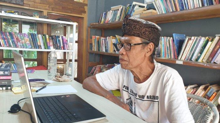 Yayasan Puri Kauhan Ubud, Gianyar gelar workshop sastra Bali selama tiga hari, Jumat – Minggu, 4 – 6 Juni 2021 dengan materi menulis cerpen, puisi, kakawin, geguritan, kidung serta satua Bali.