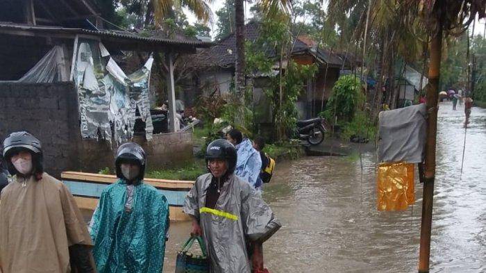 Kondisi banjir di Wilayah Banjar Gunung, Abiansemal Badung pada Senin 11 Juli 2022