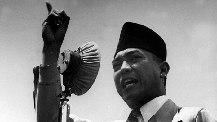Bung Karno saat pidato.