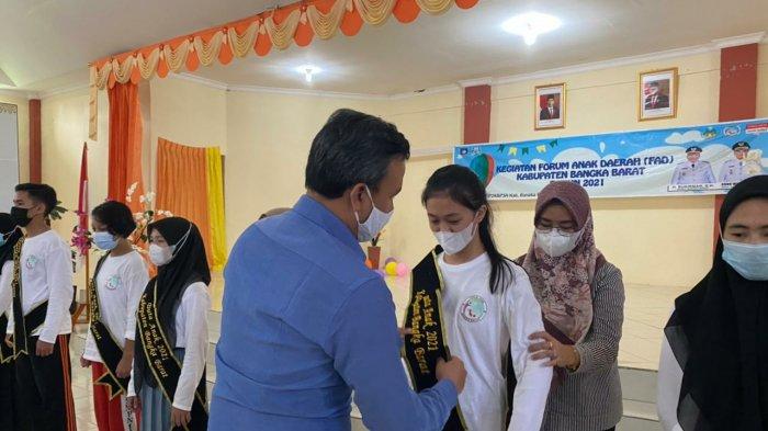 Kepala Seksi Perdata dan Tata Usaha Negara Kejari Bangka Barat Heru Pujakesuma, SH, MH mewakili Kajari Bangka Barat pada kegiatan penutupan Forum Anak Daerah Bangka Barat 2021