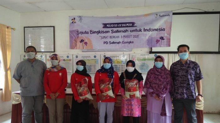 Pengurus Daerah (PD) Salimah Kabupaten Bangka melaksanakan bakti sosial pembagian sembako berupa paket beras 5 kg bagi 105 kepala keluarga (KK) kurang mampu di Kabupaten Bangka, dalam rangka merayakan HUT ke-21 Salimah.
