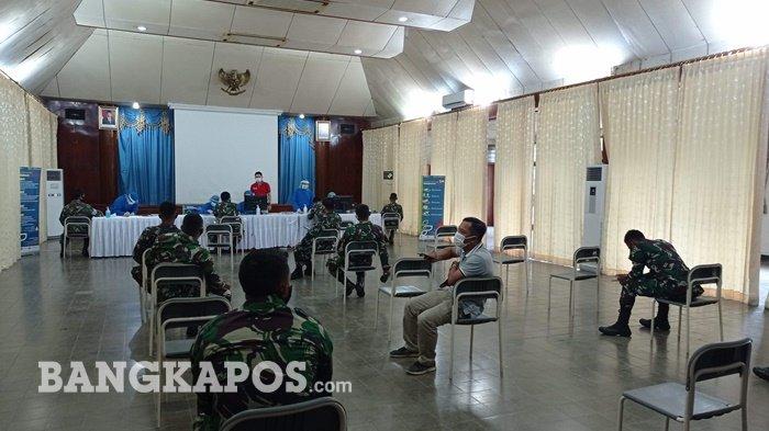 Sebanyak 55 anggota dari Kodim 0413 Bangka Barat mengikuti vaksinasi tahap pertama yang dilakukan, di Gedung Sriwijaya Komplek Pt. Timah, Senin (8/3/2021).