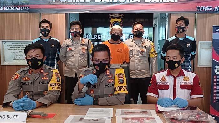 Konfrensi pers Polres Bangka Barat terkait pelaku MS yang membacok istri dan tetangganya di Desa air Kuang, Kecamatan Jebus, Selasa (16/03/2021).