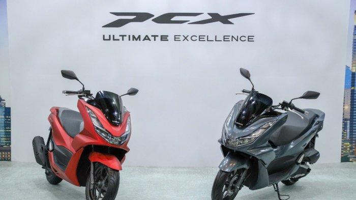 Motor skutik premium All New Honda PCX terpilih sebagai sepeda motor terbaik di Indonesia seiring dengan diraihnya penghargaan Bike of the Year pada ajang Otomotif Award 2021