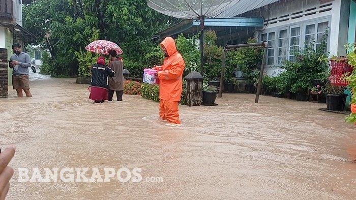 Kondisi Kampung Ulu, Kecamatan Muntok, Kabupaten Bangka Barat yang terendam banjir, Selasa (18/05/2021).