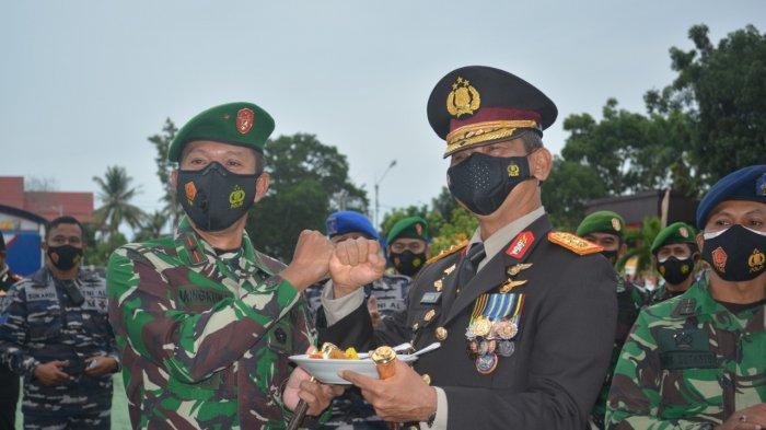 Kamis (1/7/2021) sekira pukul 05.30 WIB, Polda Bangka Belitung dikuasai TNI dari tiga Matra. Mulai dari pintu gerbang hingga pos penjagaan semua dikuasai TNI bersenjata lengkap.