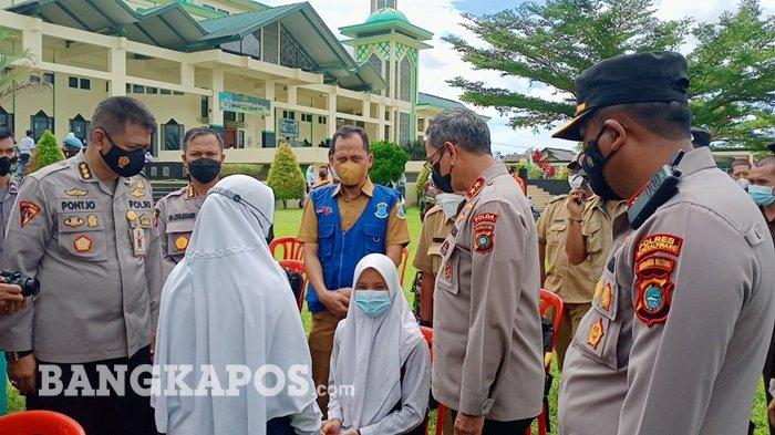 Kapolda Babel Irjen Pol Anang Syarif Hidayat, di sela meninjau vaksinasi massal dan vaksin go to school di masjid Raya Tuatunu, Kecamatan Gerunggang, Kota Pangkalpinang, Selasa (7/9/2021)