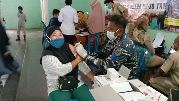 Gencarkan vaksin masyarakat maritim, TNI AL Lanal Babel bekerja sama dengan dinkes kab. Bangka kembali memvaksin 276 Masyarakat