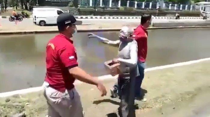 Viral, pensiunan polisi mengamen dan jadi jadi manusia silver demi bertahan hidup