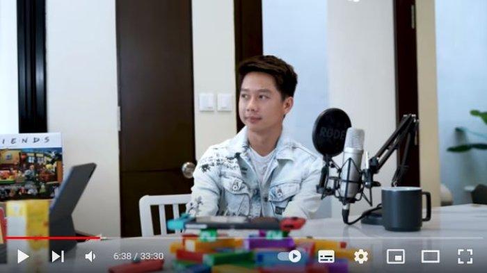 Kevin Sanjaya saat hadir di podcast Vidi Aldiano