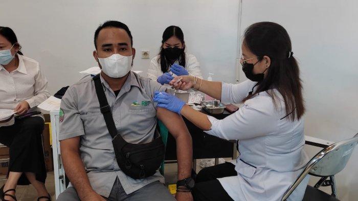 Pelaksanaan vaksin booster di PT Reffined Bangka Tin Rabu (16/2/2022)