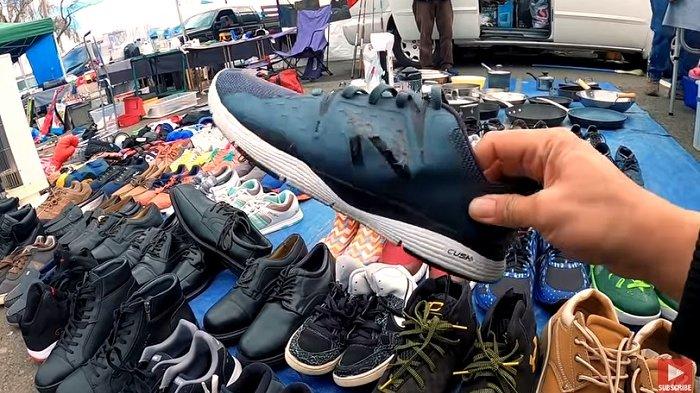 Sepatu branded bekas di pasar loak Amerika