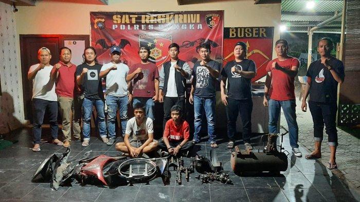 Tim gabungan dari Jatanras Polda Kepulauan Bangka Belitung dan Kelambit Buser Polres Bangka membekuk 2 pelaku pencurian di bengkel motor Selasa (21/6/2022).