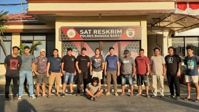Tim Kelambit Buser Polres Bangka dibantu Tim Buser Polres Bangka Barat dan Polsek Muntok, berhasil membekuk Mariza, tersangka pembunuhan kakak angkat di Pemali Kabupaten Bangka, Minggu (3/7/2022).