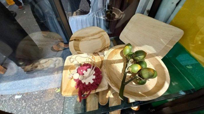 Produk dari buah pinang yang diproduksi Sarbini, pelaku UMKM warga Desa Jurung,ditampilkan di stan Desa Jurung di Bangka Expo 2022, Rabu (20/7/2022).