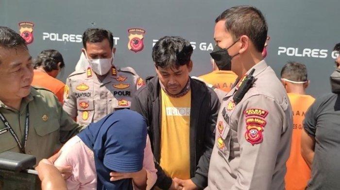 Kapolres Garut AKBP Wirdhanto Hadicaksono menyatakan pihaknya bersama Pemerintah Kabupaten Garut akan membangun rumah Undang yang rumahnya dirobohkan oleh rentenir.