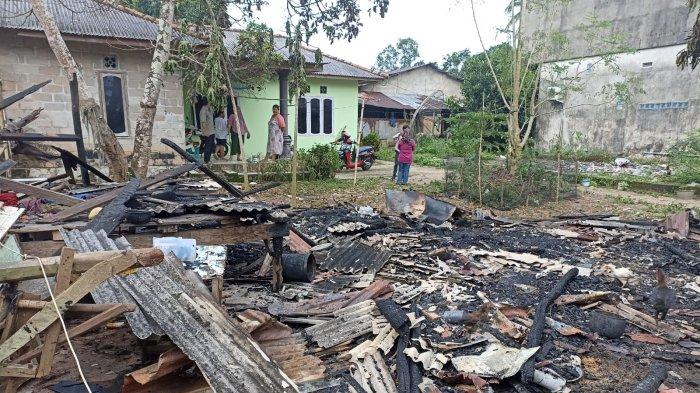 Kondisi rumah Mumu yang kini telah rata dengan tanah usai dilahap si jago merah, Kamis (3/11/2022).