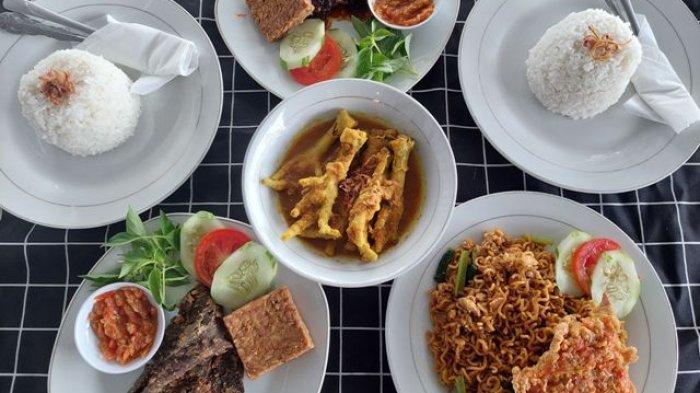 Menu makanan homemade di Warung Makmok di Jalan Balai Kota Pangkalpinang atau tepat sebelah Bakso Abi Barokah.