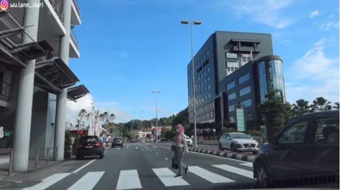 Pejalan kaki di Brunei Darussalam kala menyebrang