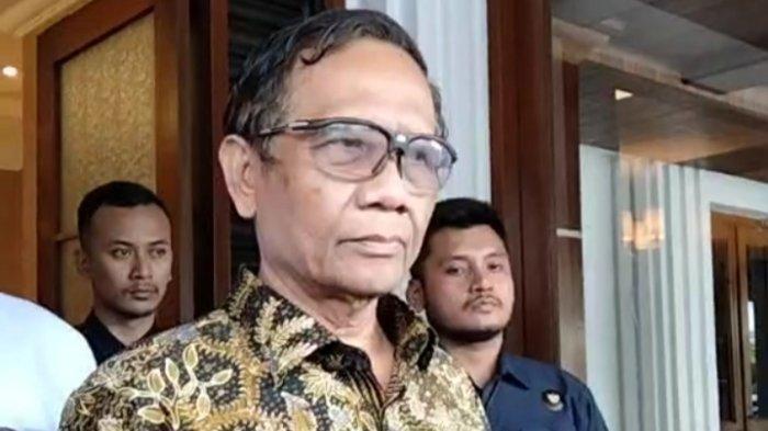 Menteri Koordinator Bidang Politik Hukum dan Keamanan Mahfud MD usai Rapat Koordinasi terkait konflik pertanahan di kantor Kemenko Polhukam RI Jakarta Pusat pada Kamis (19/1/2023).