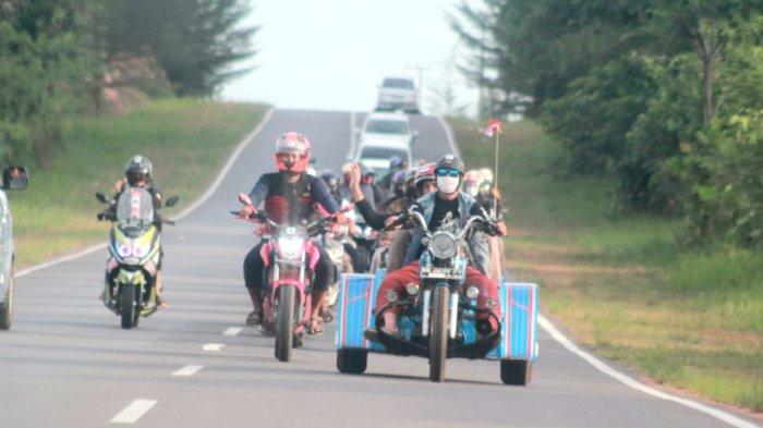 Touring safari dakwah yang dilakukan Komunitas Bikers Subuhan Pangkalpinang naik motor.