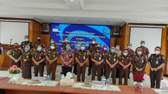 Kejaksaan se-Wilayah Bangka Belitung jalin kerjasama penyampaian informasi publik lewat program Dialog Interaktif Jaksa Menyapa dengan LPP RRI Provinsi Bangka Belitung