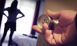 PROSTITUSI ONLINE : Abang Boleh Sentuh Saat Karaoke, Kalau Mau Lebih Pindah Lokasi,Cerita Ajakan PSK
