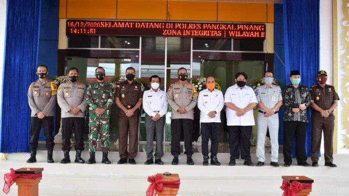 Kepala PT Jasa Raharja Cabang Kepulauan Cabang Kepulauan Bangka Belitung, Agus Doto Pitono didampingi oleh Kepala Unit Operasional dan Humas hadir dalam acara peresmian Gedung Polres Pangkalpinang (Rabu,16/12/2020).