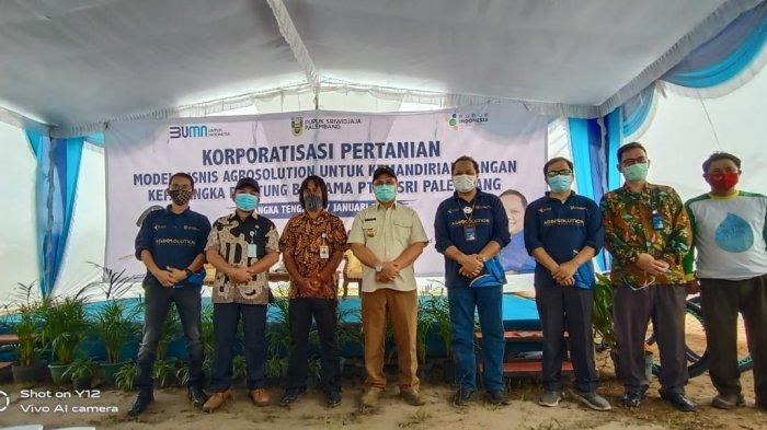 PT PUSRI Palembang yang merupakan anak perusahaan PT Pupuk Indonesia (Persero) bersama Pemprov Kepulauan Bangka Belitung melakukan diskusi dengan petani, distributor pupuk dan pengecer di Kecamatan Namang, Kabupaten Bangka Tengah, Kamis (7/1).