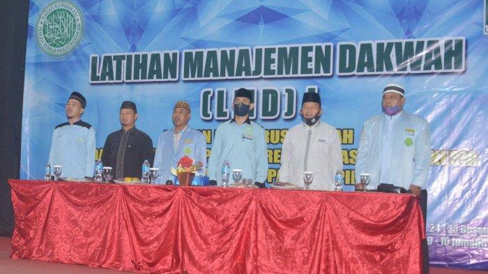 Ketua Umum DPD BKPRMI kota Pangkalpinang, Awanto, Ketua Umum DPW BKPRMI Provinsi Babel, H. Zainuddin Alwi dan para Narasumber LMD I DPD BKPRMI Pangkalpinang.