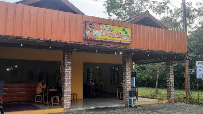 Suasana makan di Warung Mang Bewok di Jalan Kantor Gubernur Bangka Belitung Air Itam Pangkalpinang