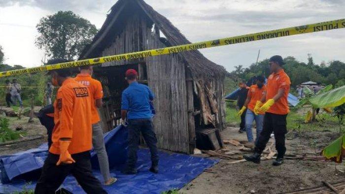 Tim Forensik Reskrim Polres Beltim dan BPBD Beltim saat olah TKP di gubuk di Selinsing, Kamis (19/11/2020)