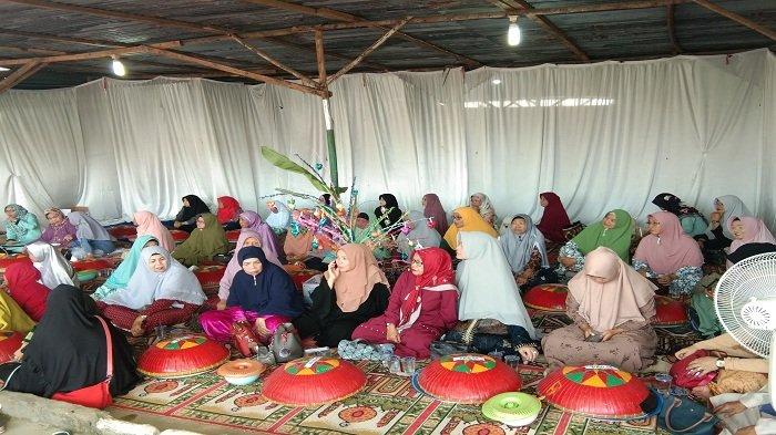 Nganggung peringatan Maulid Nabi Muhammad SAW di Kampung Meleset, Sabtu (9/11/2019)