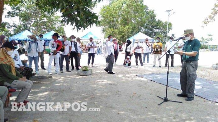Bupati Bangka Tengah, Kapolres Bangka Tengah dan Club Pajero Indonesia One (PI-One) saat mengunjungi destinasi wisata Danau Kaolin, Desa Nibung, Kabupaten Bangka Tengah, Jum'at (12/3/2021).