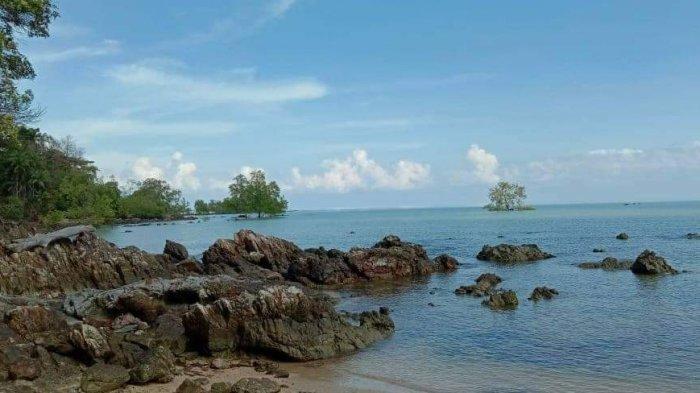 Destinasi wisata Desa Sungai Buluh Kecamatan Jebus Kabupaten Bangka Barat, Pantai Bembang