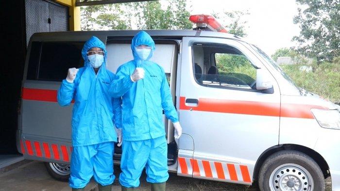 Personil Posko Covid-19 dan Rumah Karantina desa Mislak lengkap menggunakan peralatan Hazmat